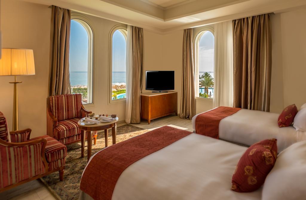 萨尔哈氏男爵宫殿度假村 洪加達 外观 照片 A room at the hotel